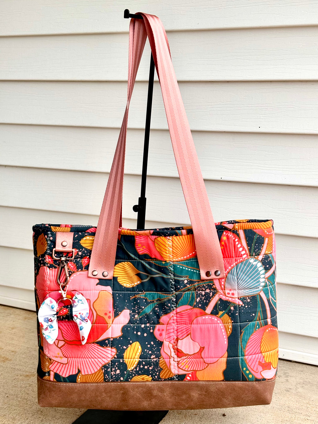 Divided Tablet Tote