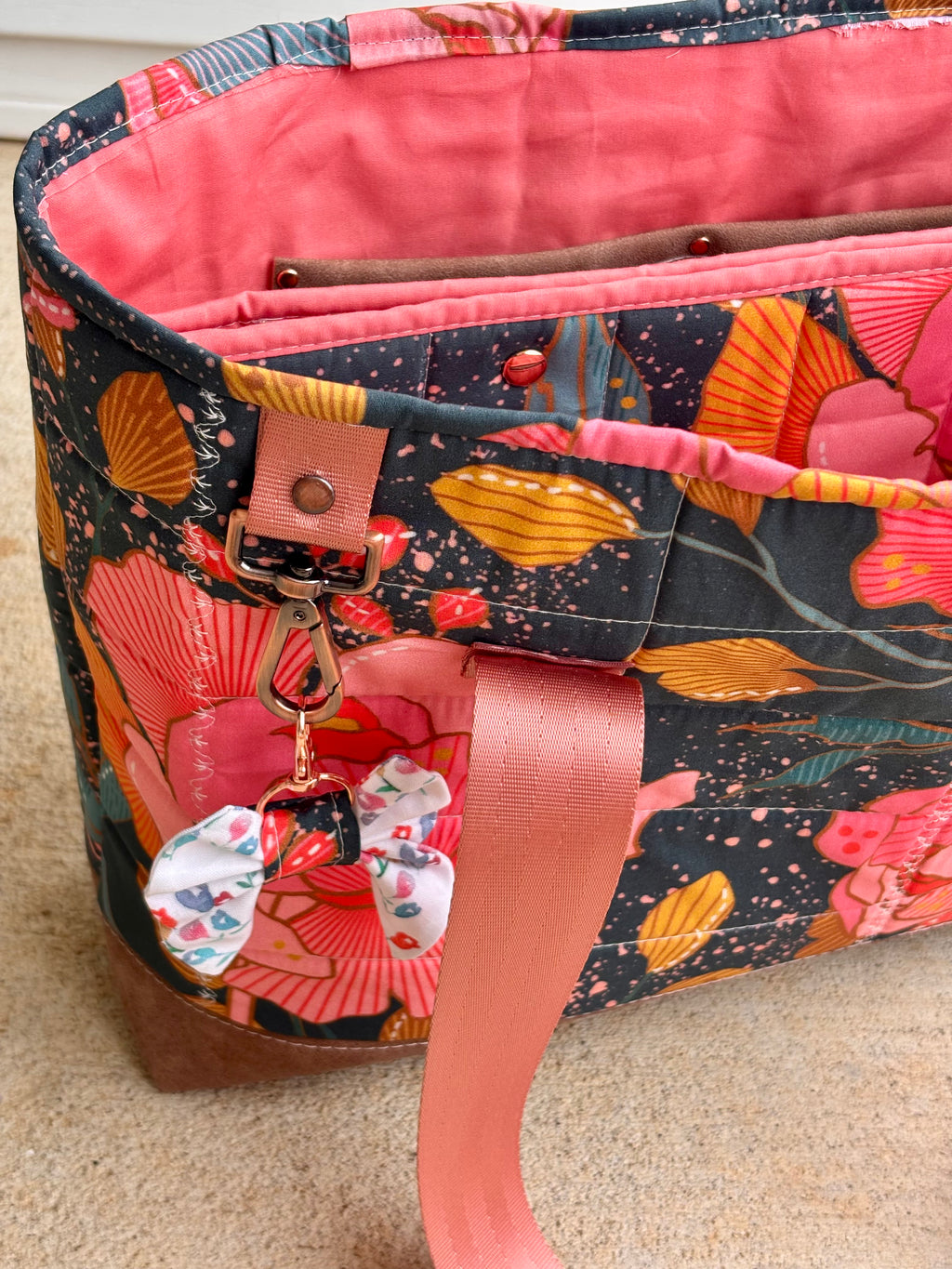 Divided Tablet Tote