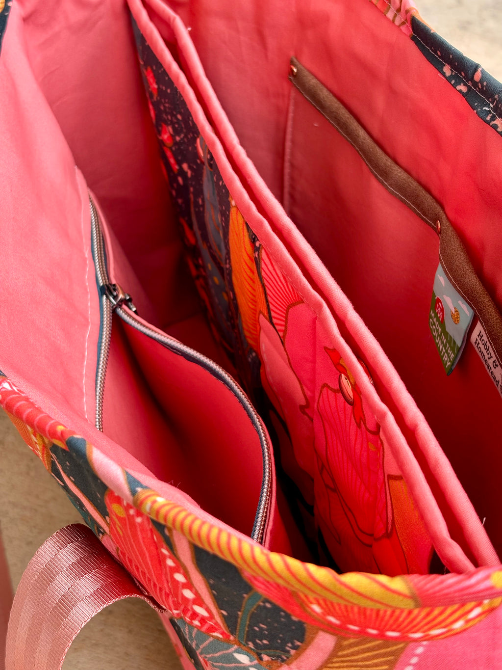 Divided Tablet Tote